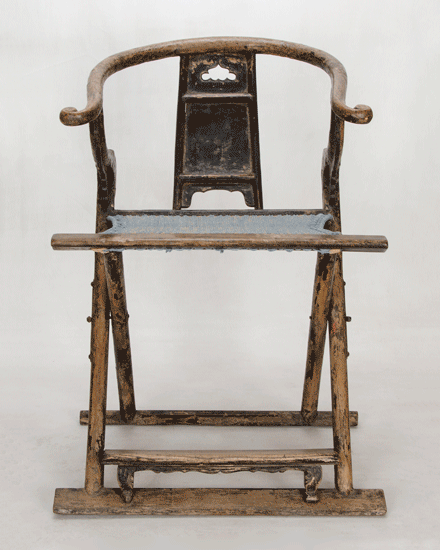 Folding Chair
明代黑漆榆木圈背交椅