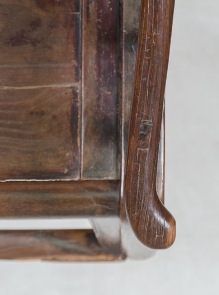 horseshoe armchair_pair_blklac, detail