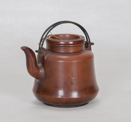 Pottery tea pot
