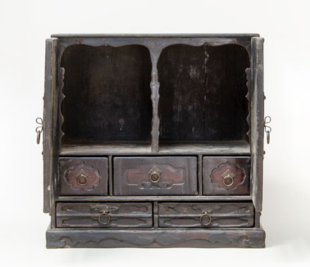 chest cabinet detail