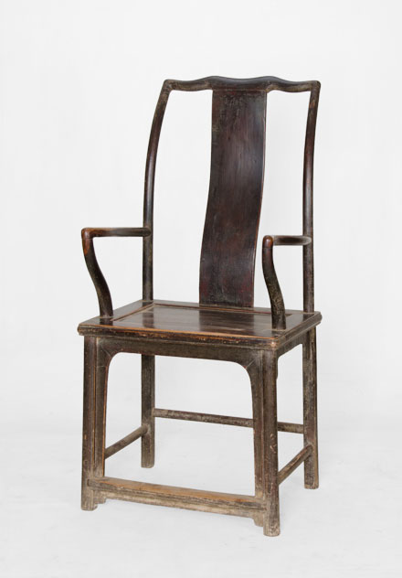 Southern Official Armchair, One of Four
清代中期榆木南官帽椅一把之四