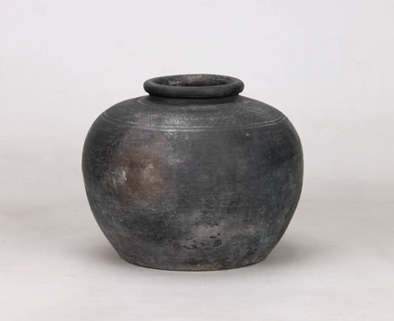 汉代黑陶罐